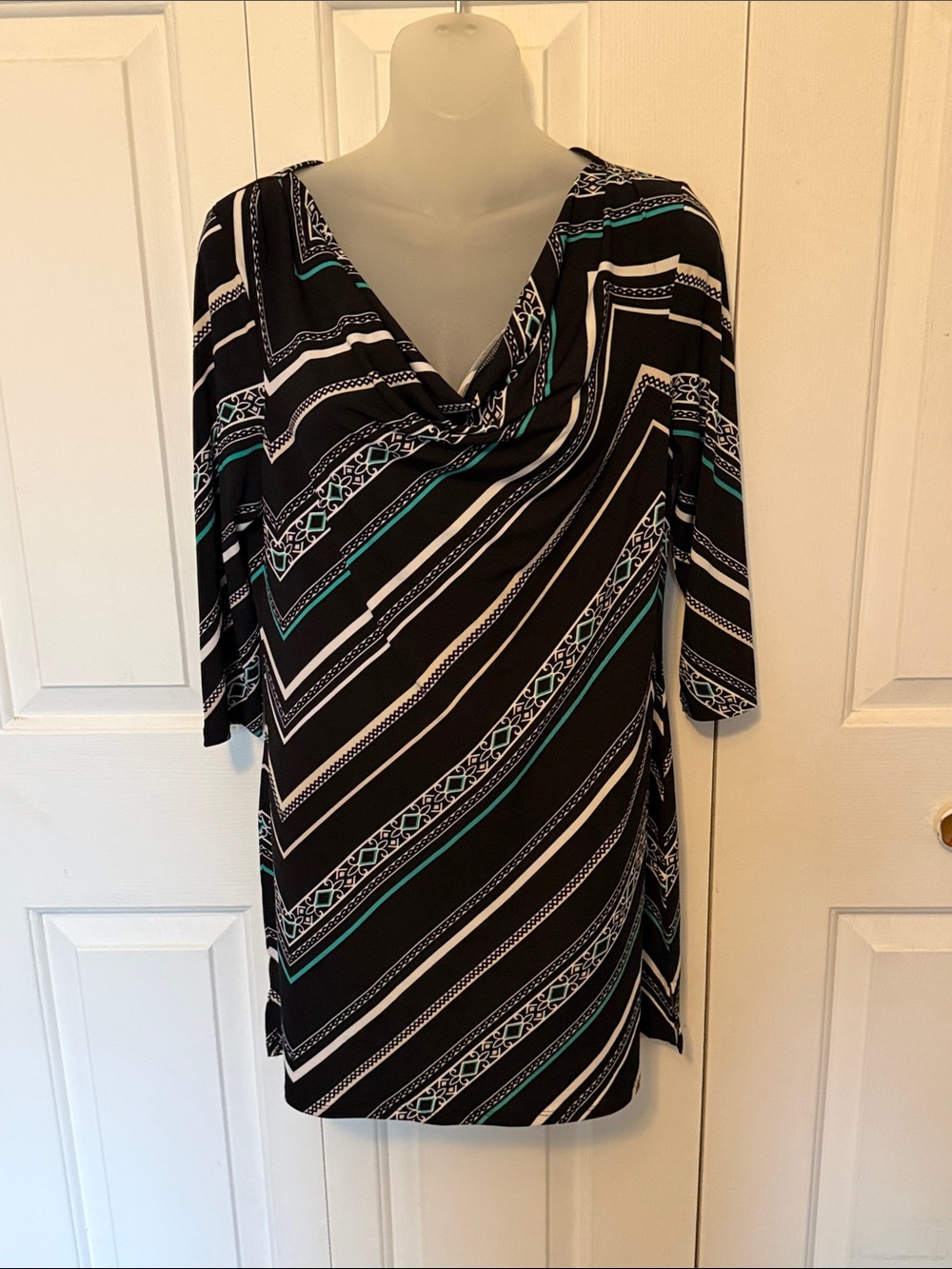 White House Black Market Sz s Black Tunic with Teal and White Stripes b77